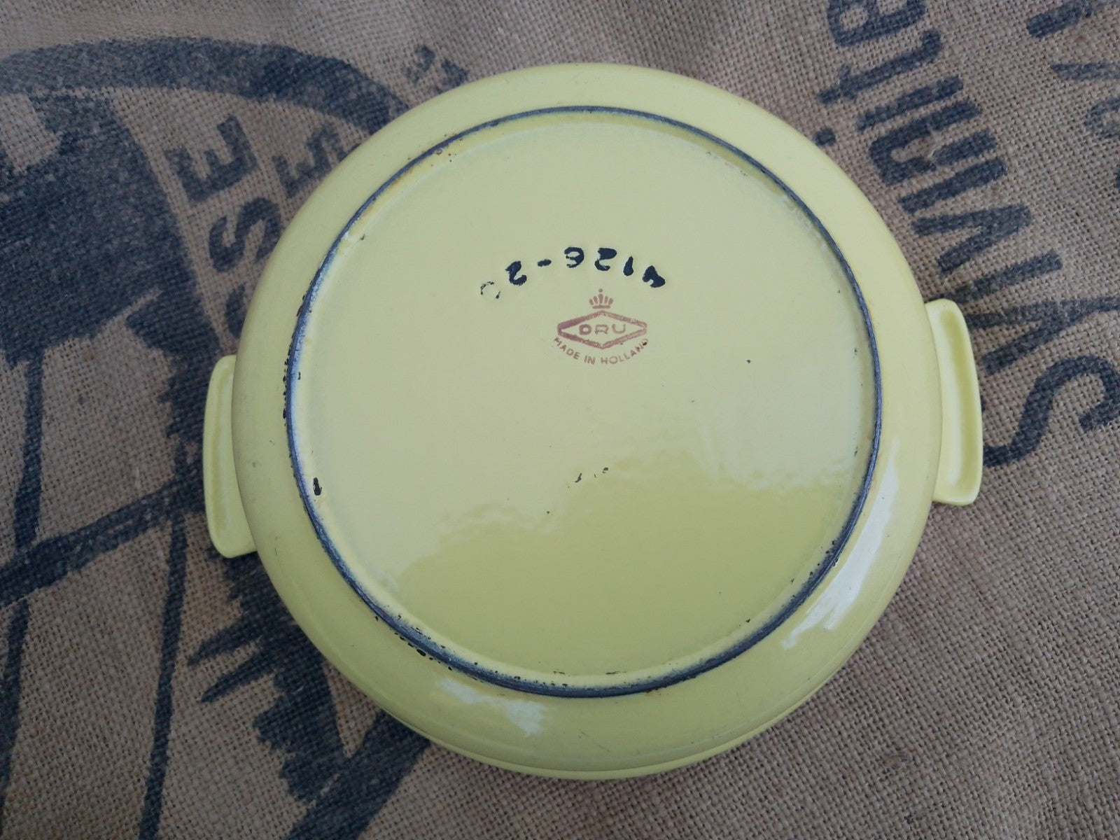 DRU Holland Dutch Round Oven Yellow Cast Iron Enamel Casserole Dish with Lid
